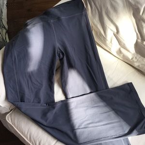 Grey yoga pant with wide leg